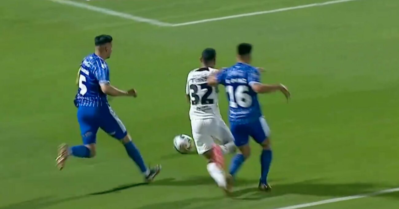 Versus / Was it a penalty for Olimpia? The referee called it, but then changed his decision