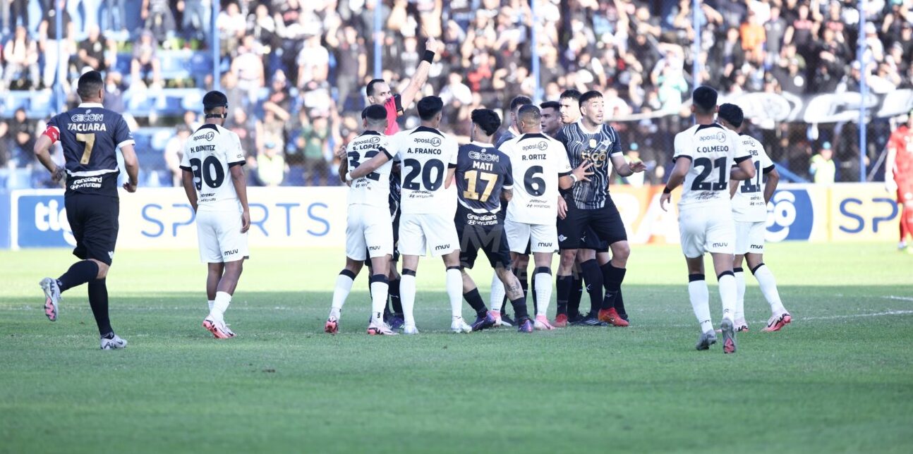 Juan Gabriel Benítez, el elegido para el clásico blanco y negro