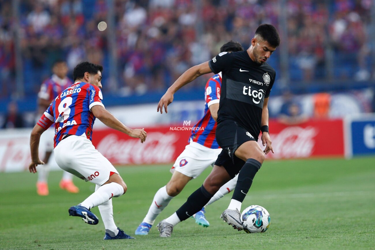 Con 30 partidos en Primera, César Olmedo ya llega a la Albirroja