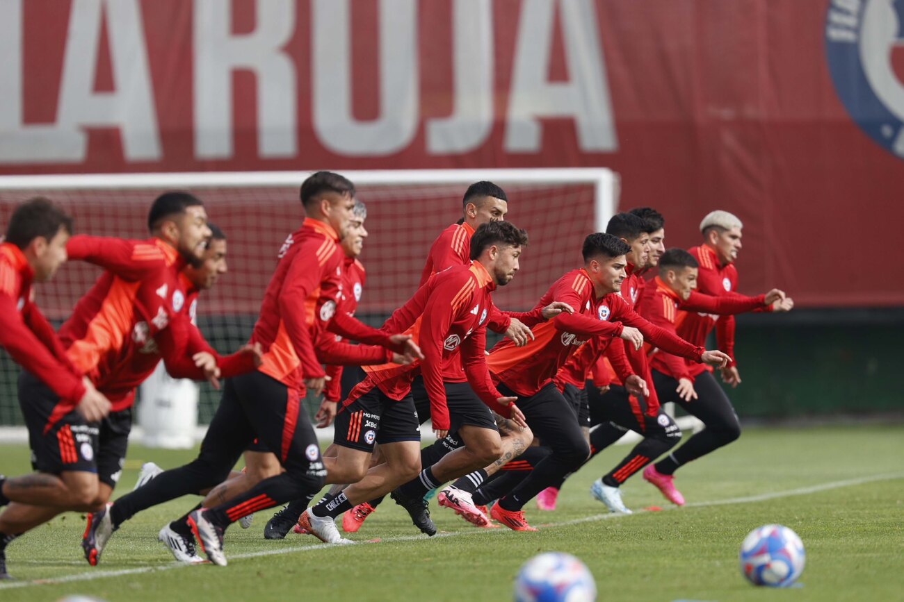 Chile pierde a un delantero para el partido ante Colombia, donde está obligado a ganar