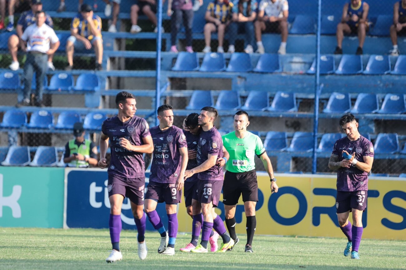 ¡Insólito! Marcó un gol y durante el festejo fue insultado por sus propios hinchas