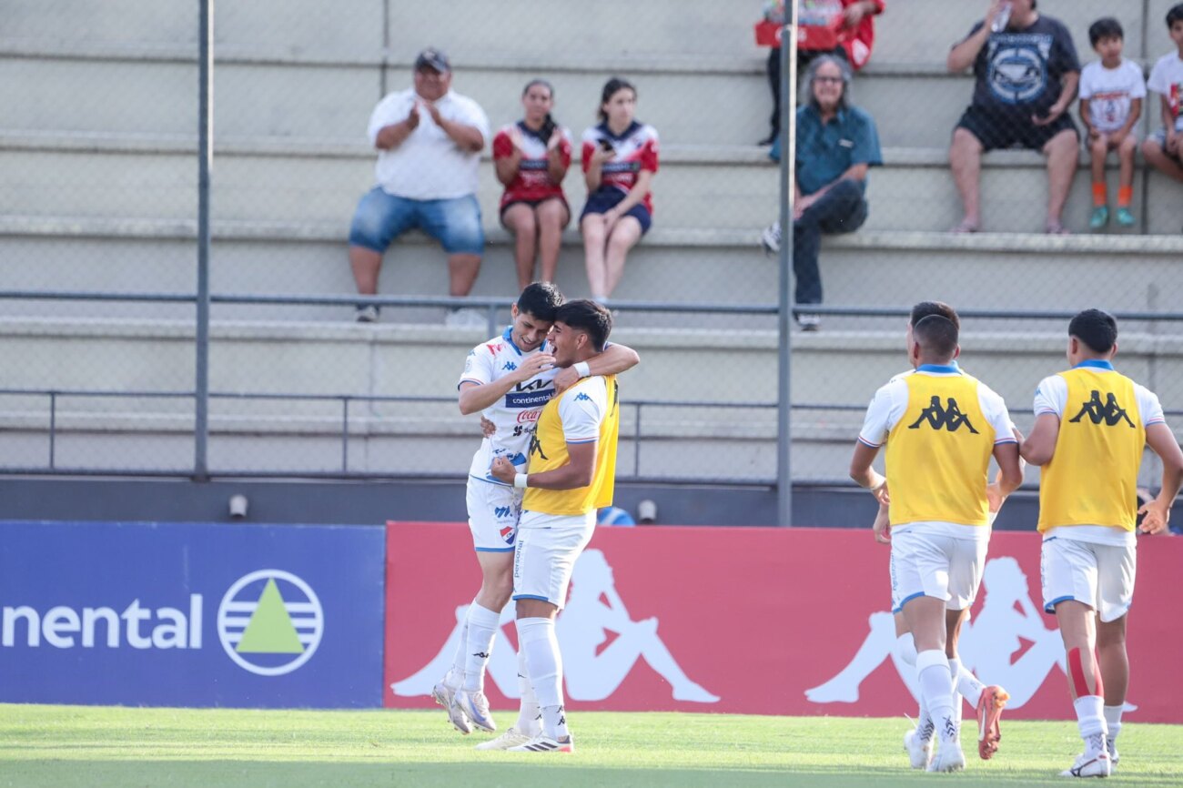 ¡Nacional gana y vuelve a presionar bien arriba!