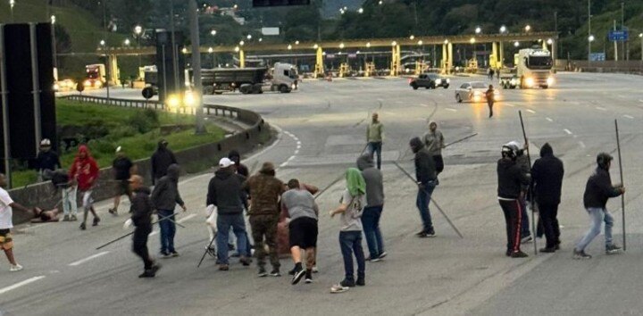 Batalla campal entre hinchas de Cruzeiro y Palmeiras deja un muerto y varios heridos en Brasil