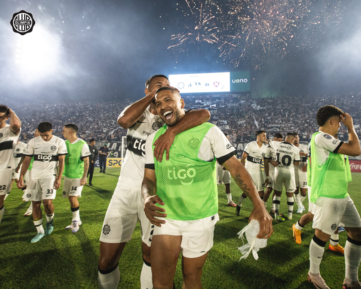 Olimpia se burla de Cerro Porteño luego de golearlo en el superclásico