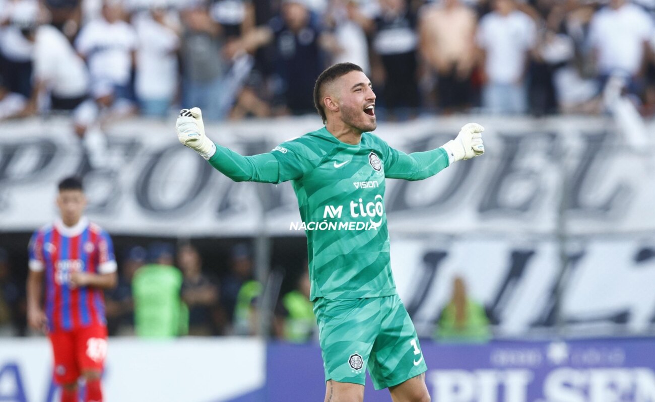 El gesto de Olveira en el clásico que enloqueció a los hinchas de Olimpia