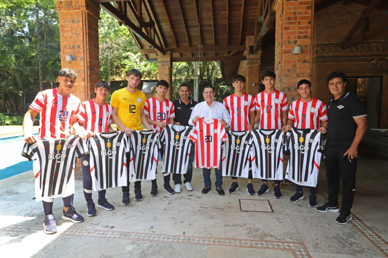 Horacio Cartes, orgulloso de los campeones de América y de la cantera liberteña