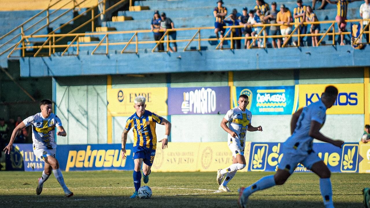 Duelo de auriazules en la ciudad de Luque