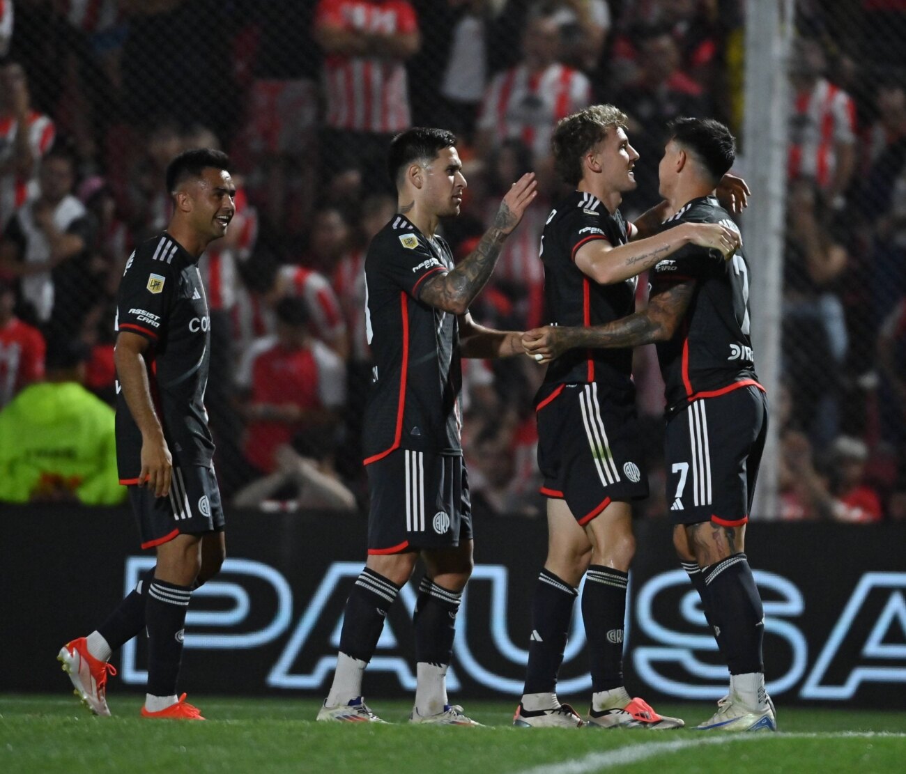 Bareiro jugó casi 20 minutos en triunfo crucial de River Plate 