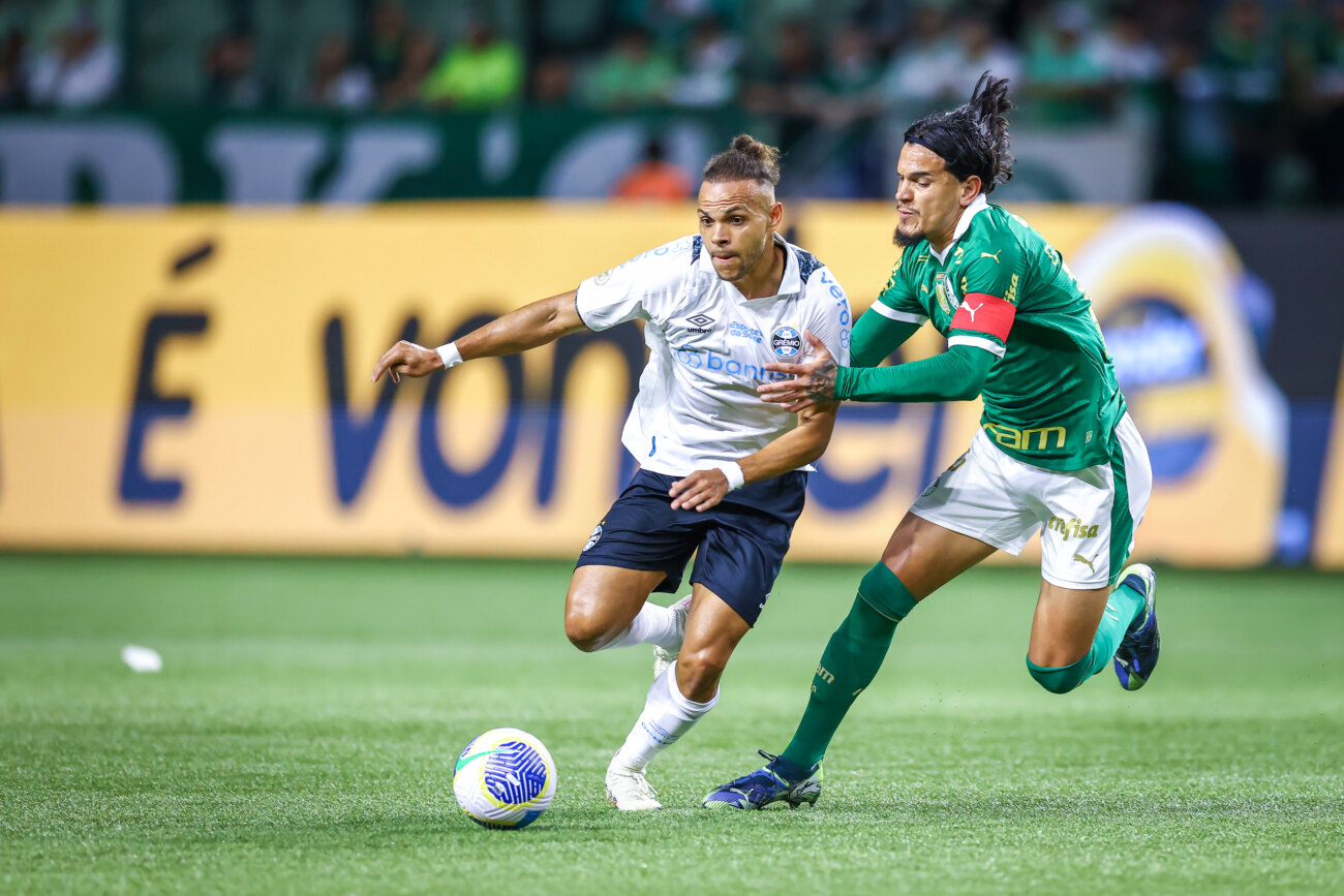 El Palmeiras de Gustavo Gómez derrota agónicamente a Grêmio y sigue en la lucha