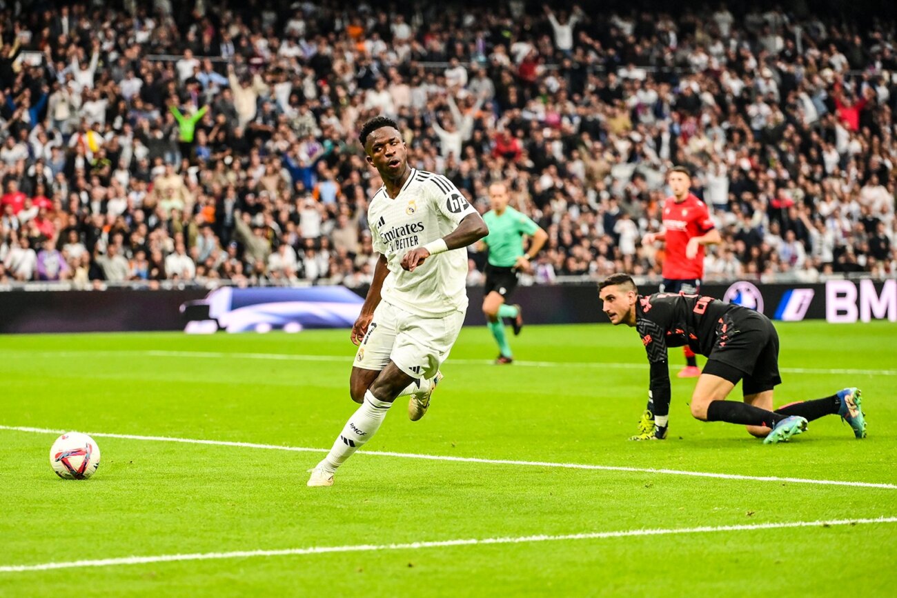 Real Madrid aplaca su crisis con goleada a Osasuna y triplete de Vinicius