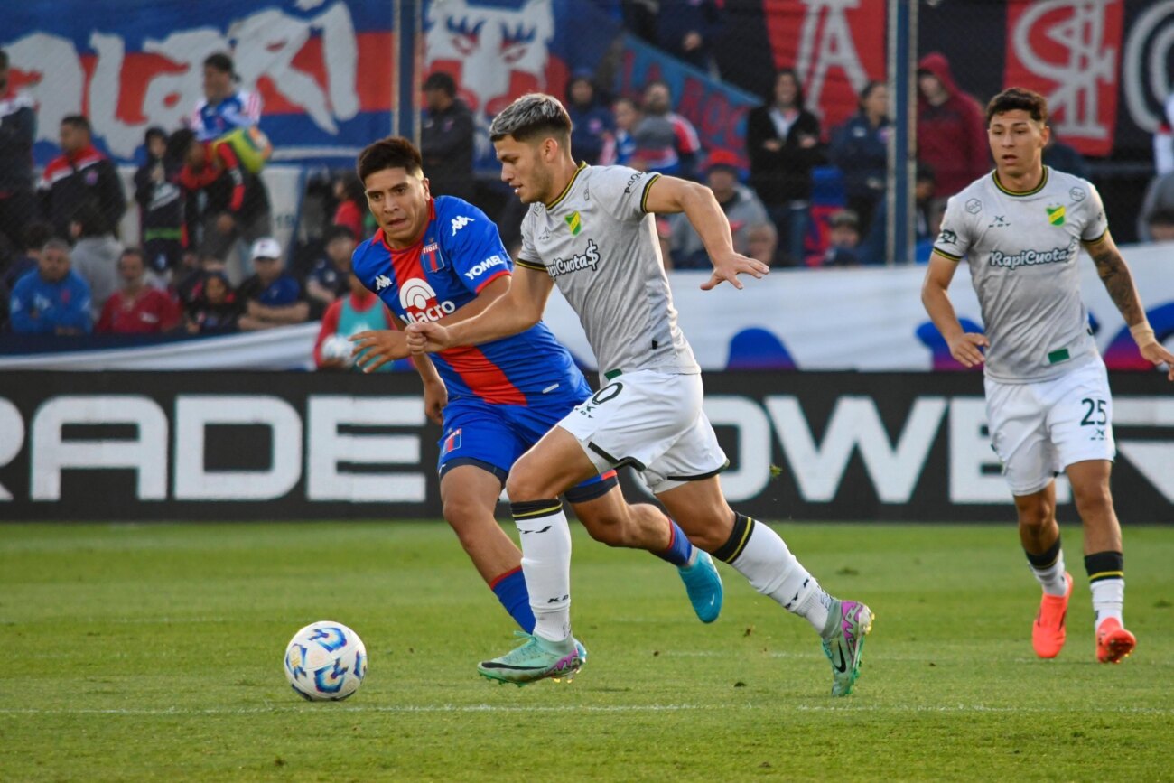 Rodrigo Bogarín se hace sentir en goleada de Defensa y Justicia