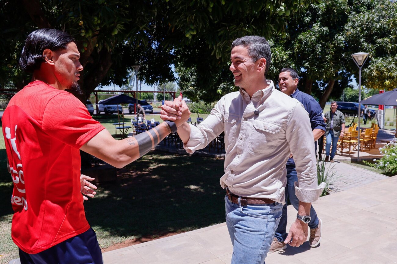 "Nadie es imbatible": Santiago Peña se atribuye méritos en la remontada de Paraguay