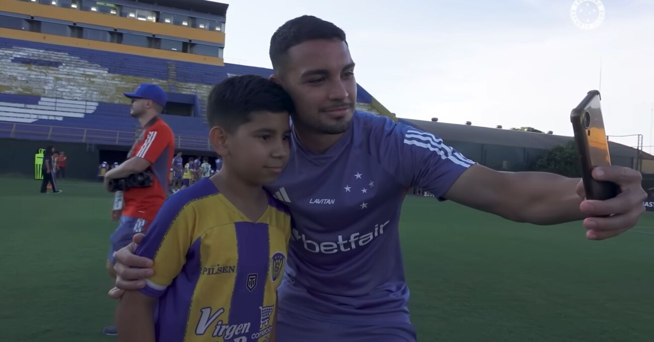 Cruzeiro compartió un momento ameno con el semillero de Luqueño