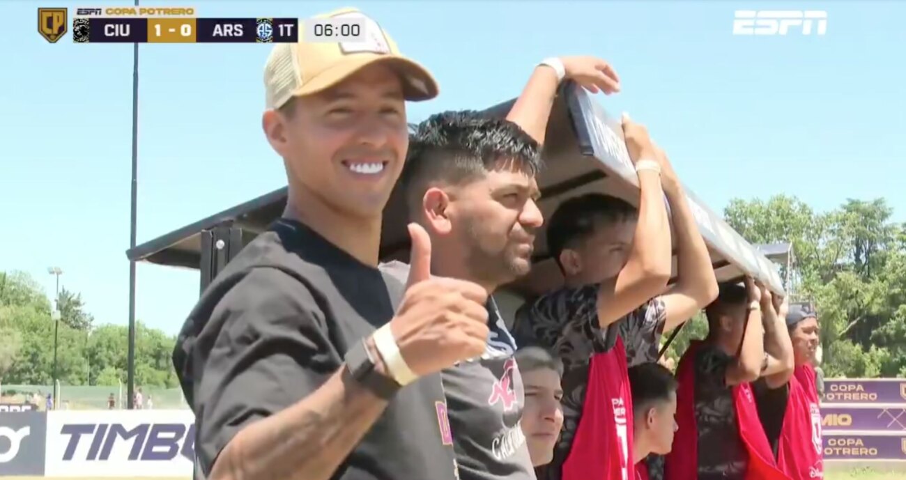 El lindo gesto del "Kaku" Romero con su gente tras el combo con Paraguay