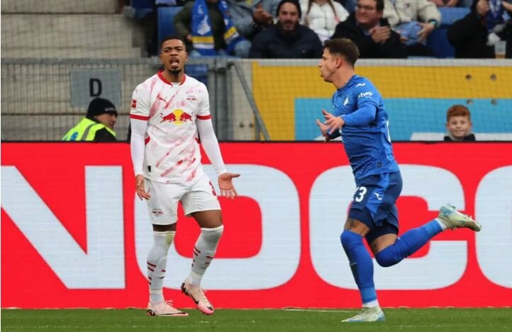 RB Leipzig cae ante el Hoffenheim y ve escaparse al Bayern