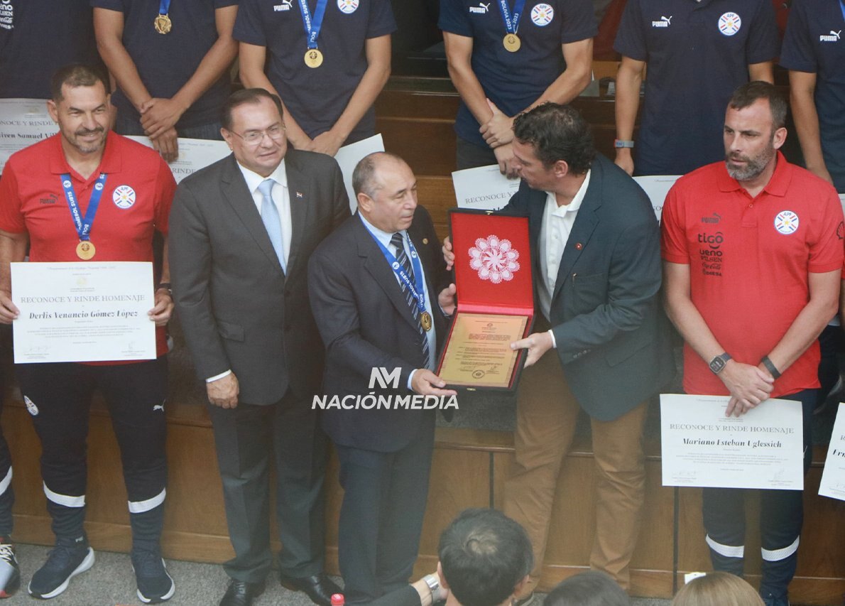 ¡Merecido! Homenaje de la Cámara de Senadores a la Albirroja sub 15