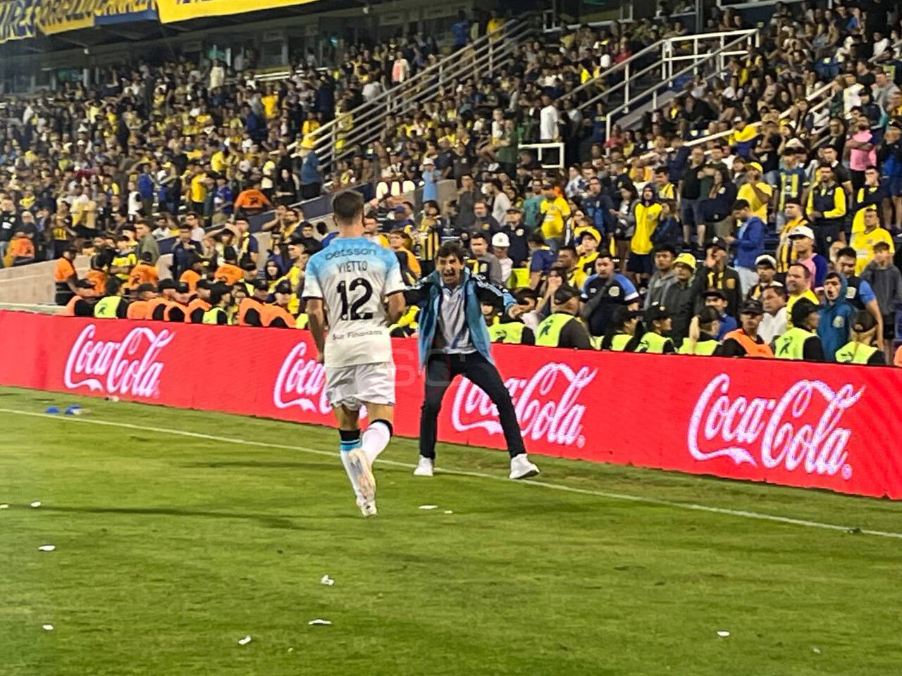 El Racing de Costas gana y mantiene viva la ilusión en la Liga argentina