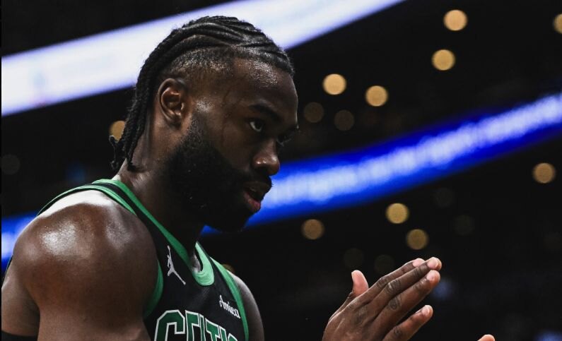 Jaylen Brown anota 29 puntos en triunfo de Celtics sobre Heat en la NBA