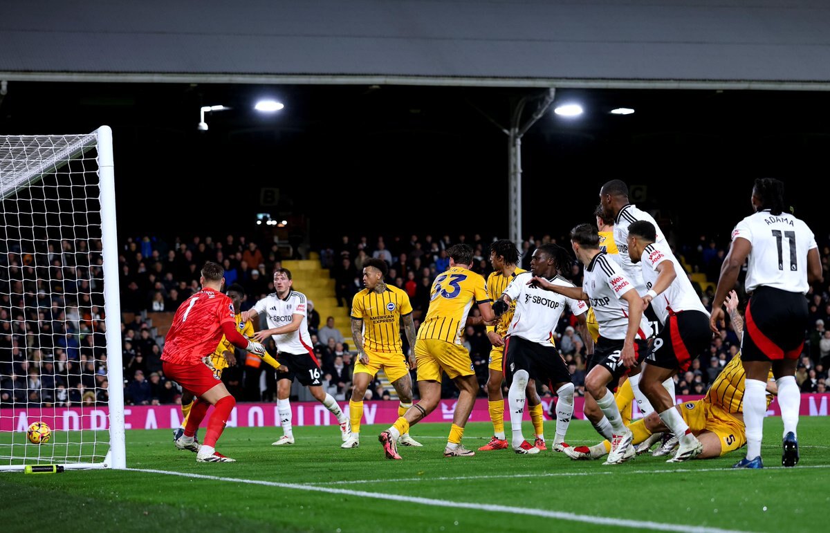 Julio Enciso ni en el banco y Brighton cae de visitante ante el Fulham