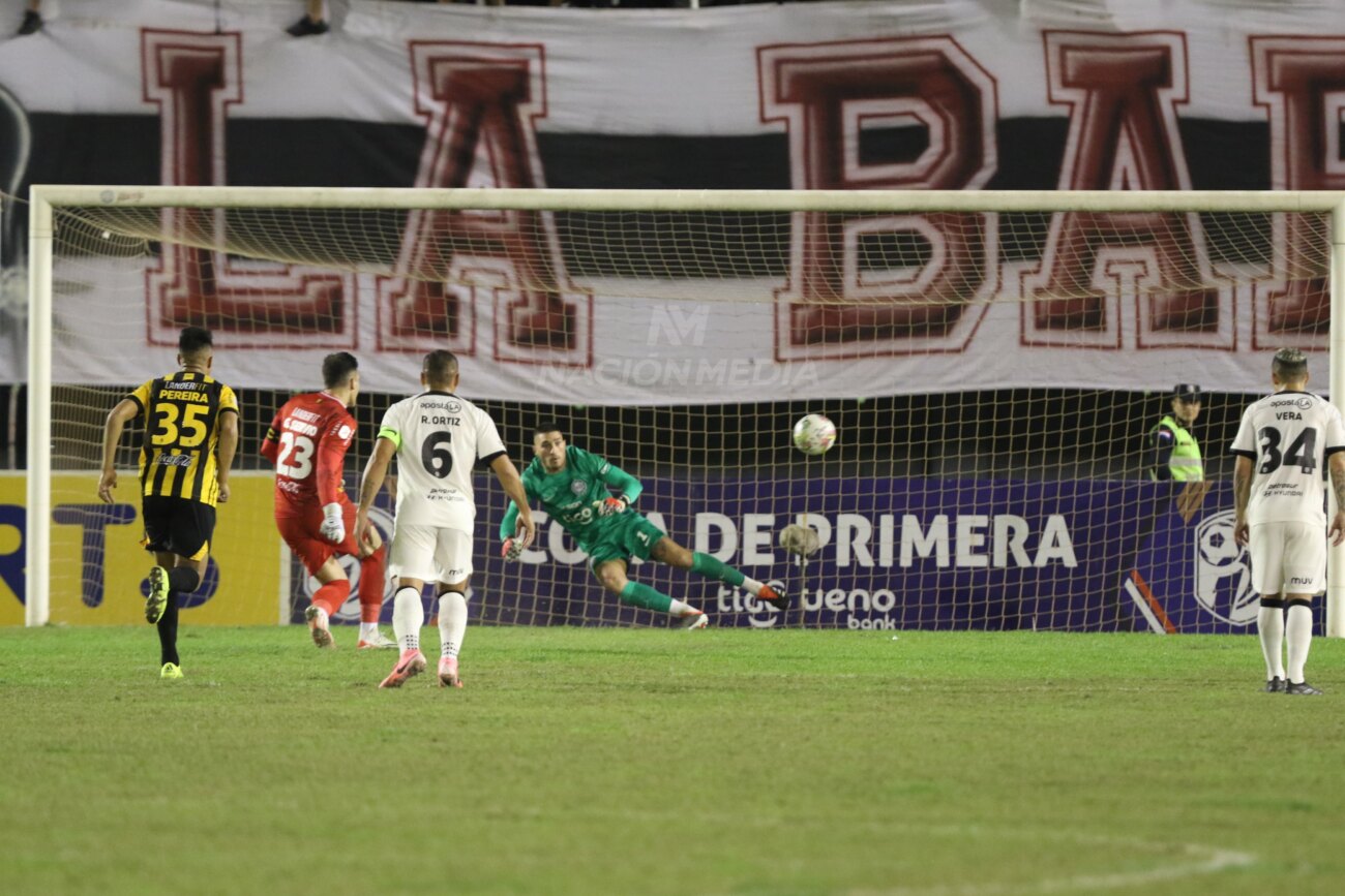 Los únicos dos futbolistas que jugaron los 44 partidos del año