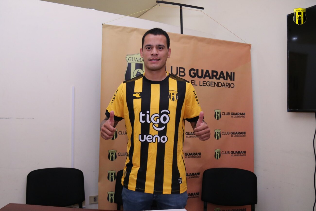 ¡Guaraní hace oficial el arribo de William Mendieta!