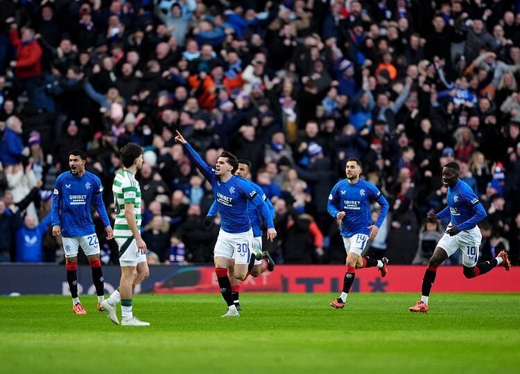 Rangers pone fin a la racha del Celtic en los derbis de Glasgow