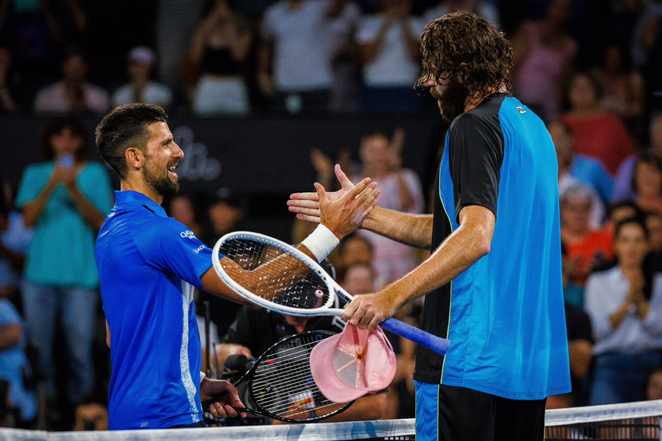 Djokovic se estrella en Brisbane antes del Abierto de Australia