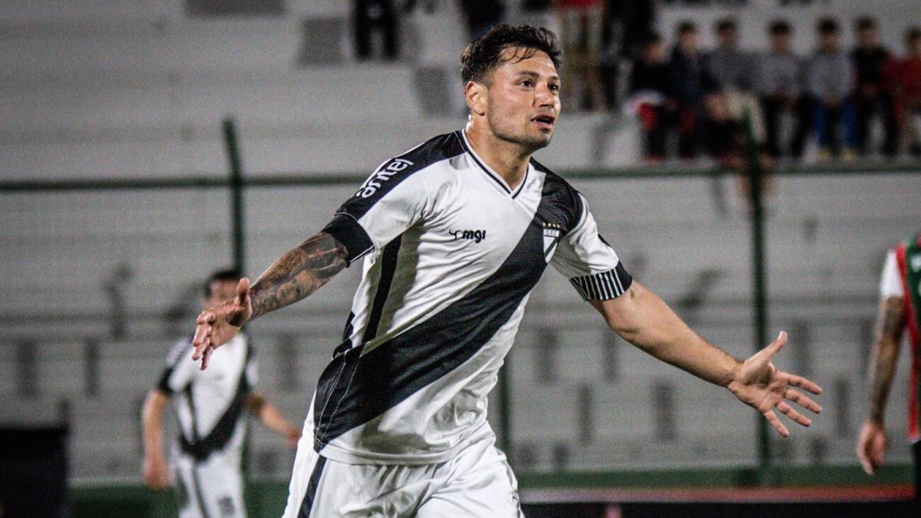 El argentino Mauro Zárate anunció su retiro del fútbol profesional