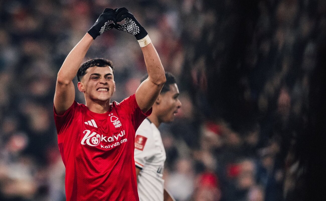 Ramón Sosa, gran figura del Nottingham Forest con gol y asistencia en la FA Cup