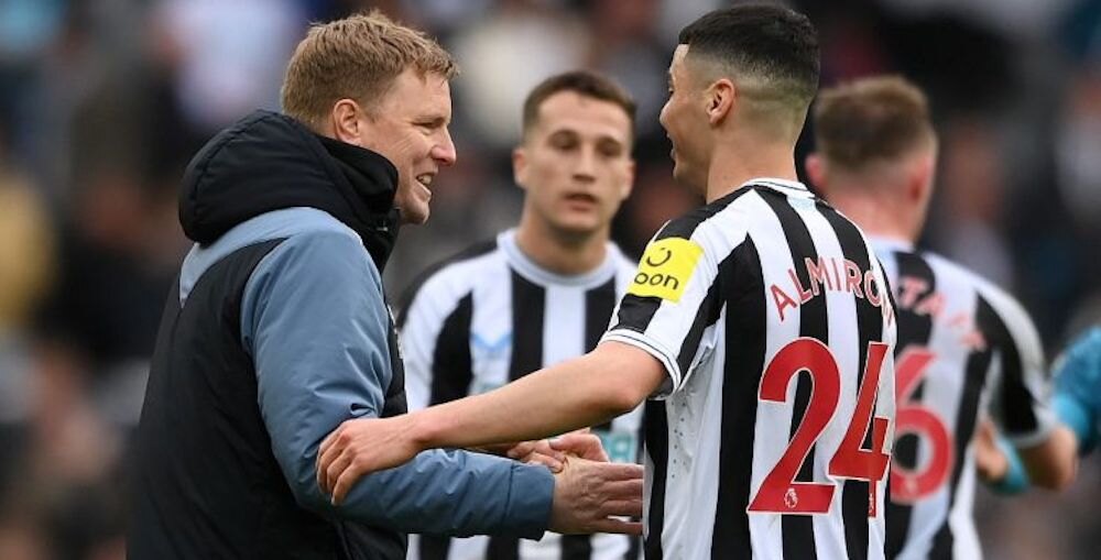 El DT del Newcastle asegura que Almirón es pieza clave y hay demasiado "humo"