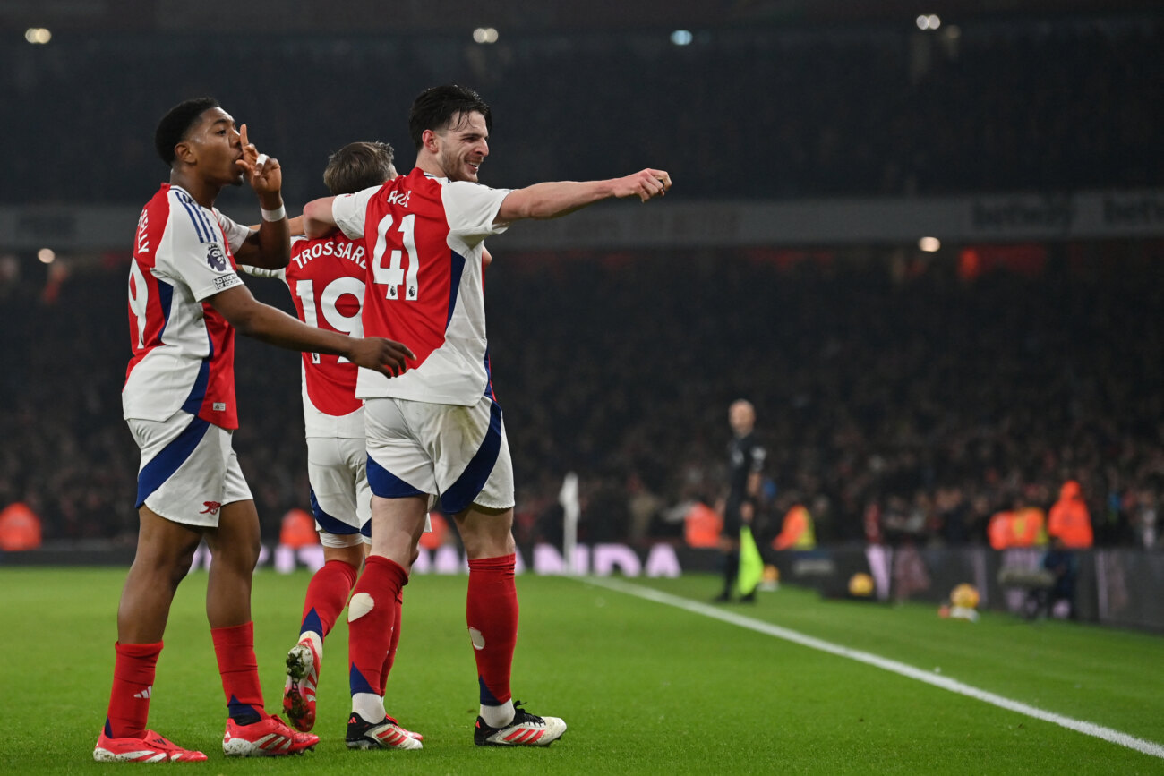 Arsenal gana el derbi ante Tottenham y recorta distancia con el Liverpool