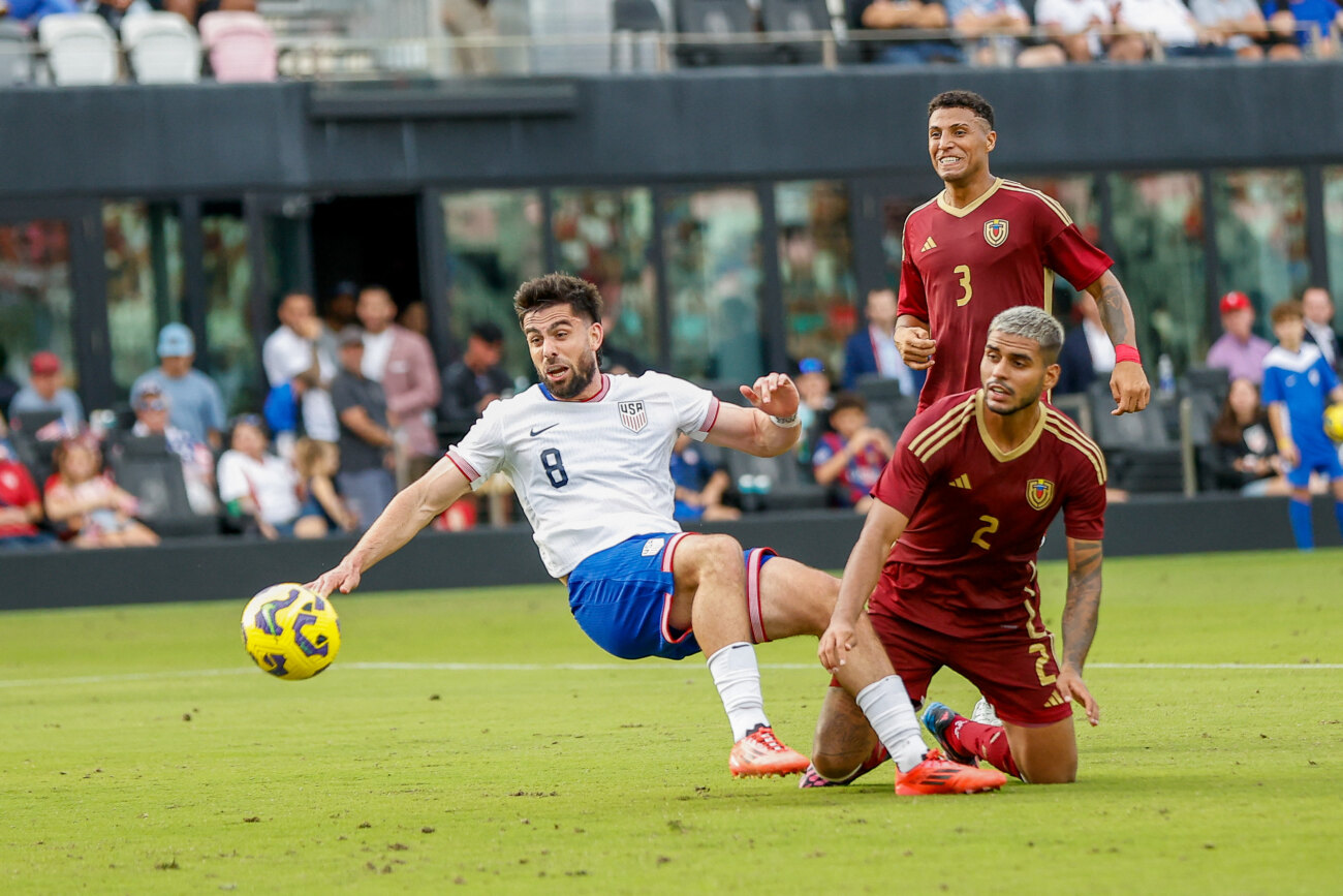 Con jugadores del plano local, Estados Unidos y Venezuela animaron un interesante amistoso