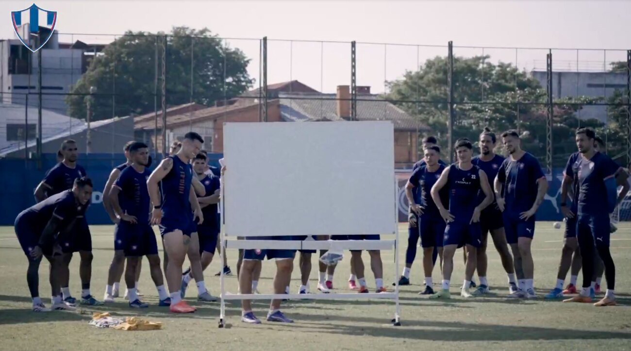 ¿Diego Martínez aún no está encontrando el once para el debut en el campeonato?