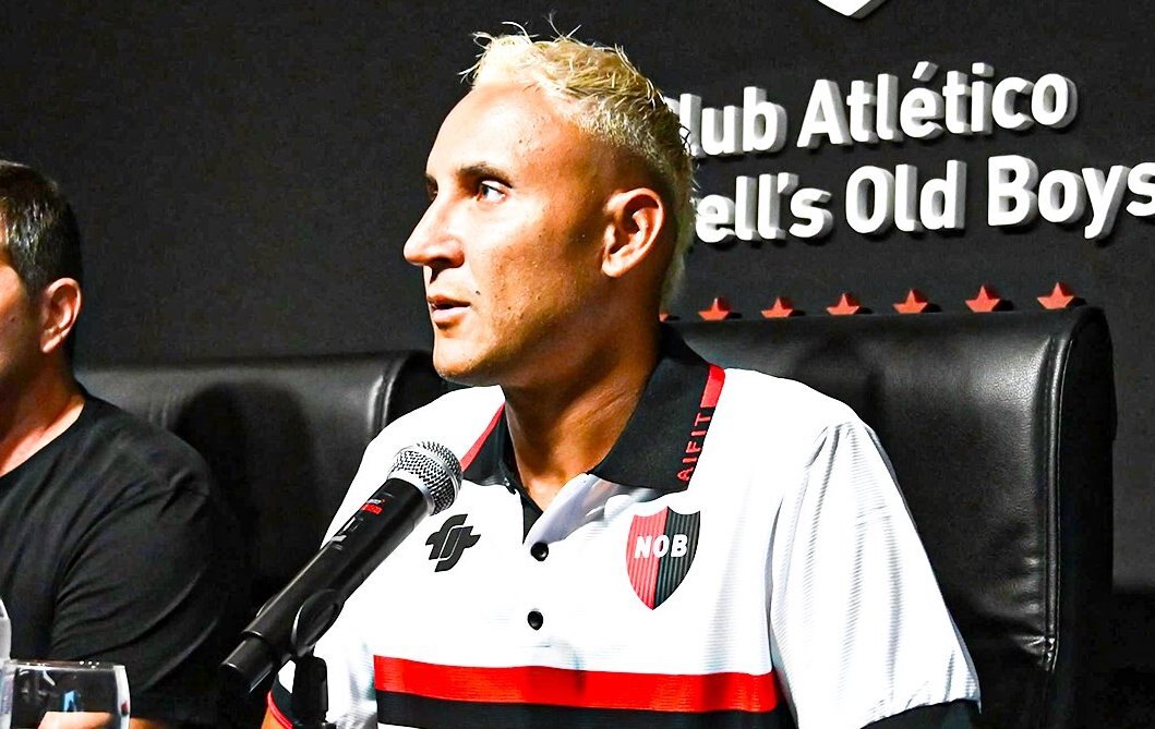 El legendario Keylor Navas fue presentado oficialmente en Newell's de Rosario