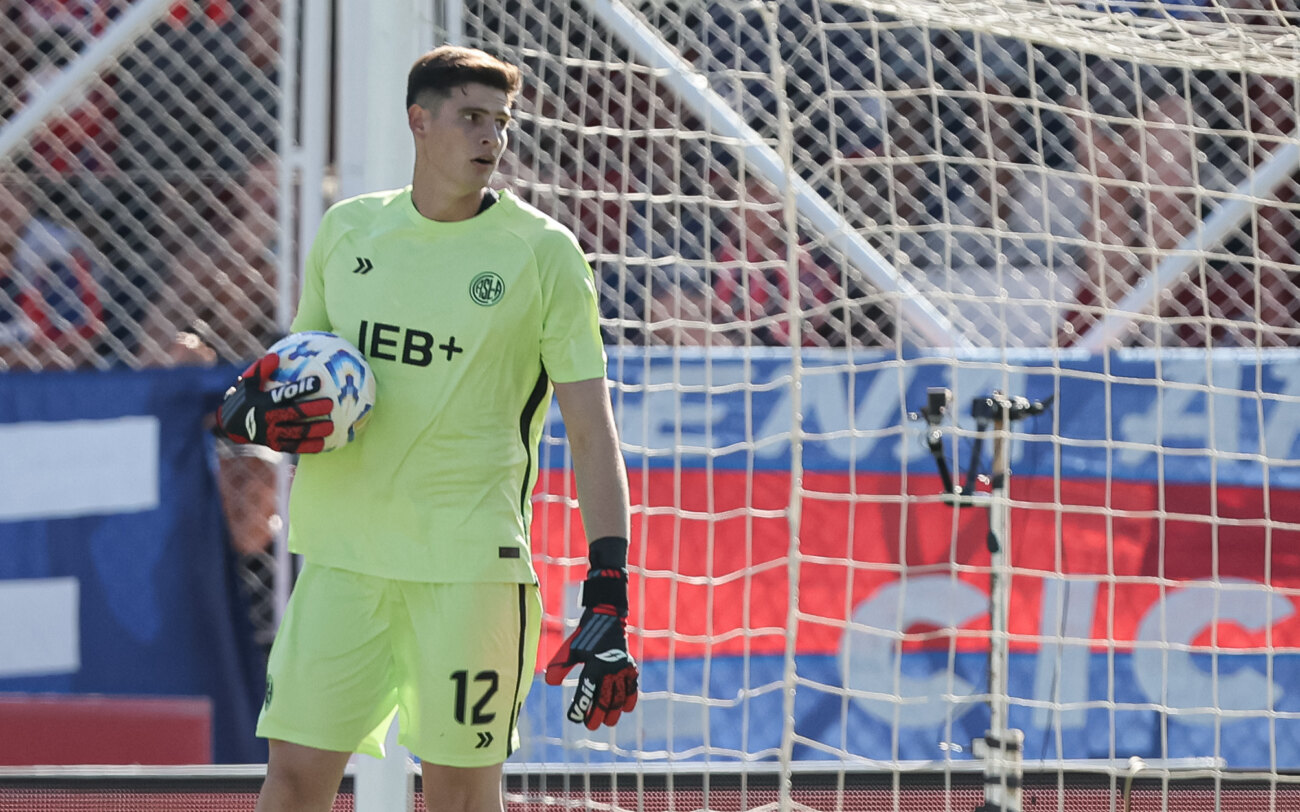 Orlando Gill y un partido perfecto que sorprende y enamora a todos en Argentina