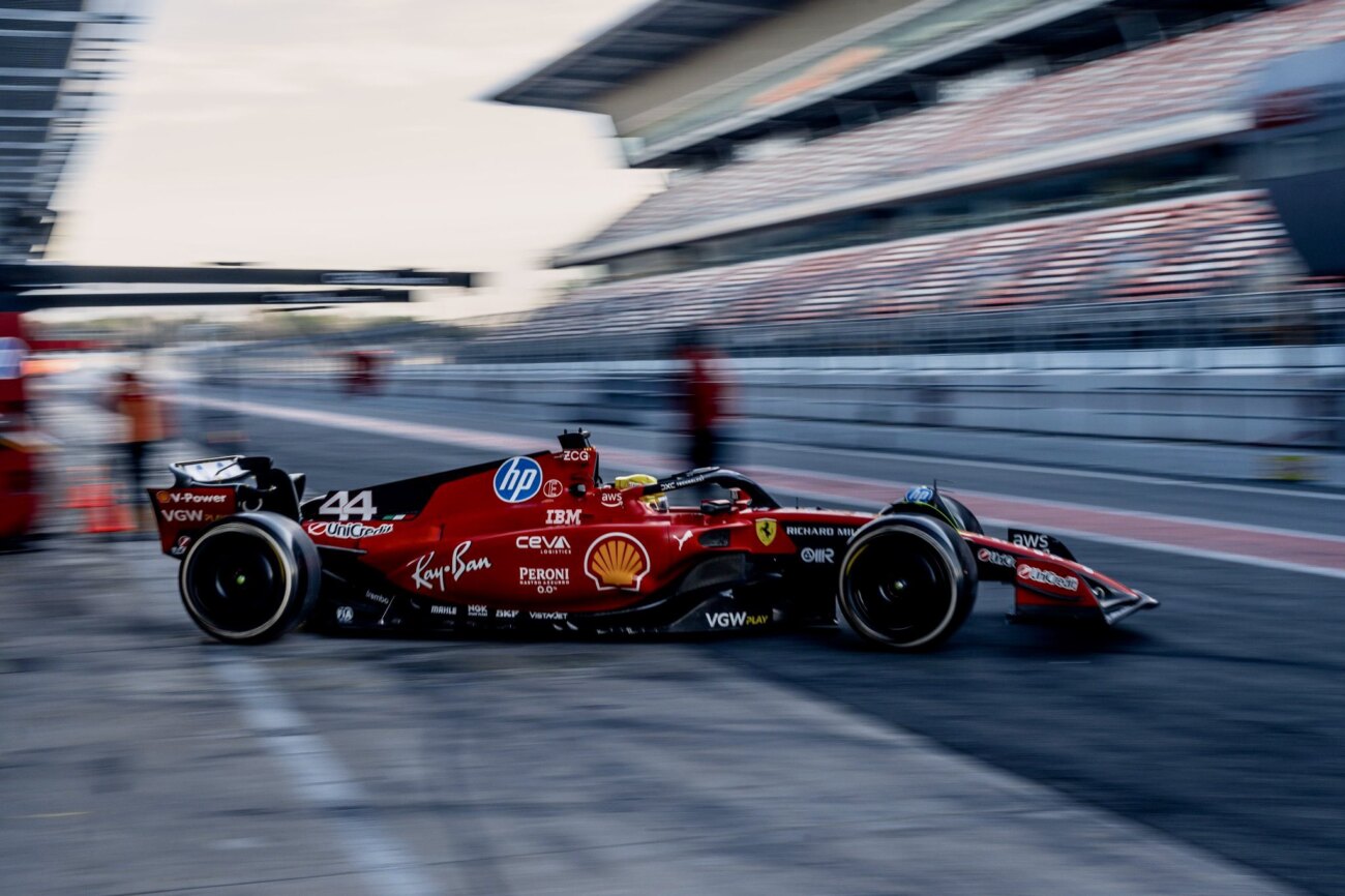 Hamilton choca en una de sus primeras pruebas con Ferrari en Barcelona