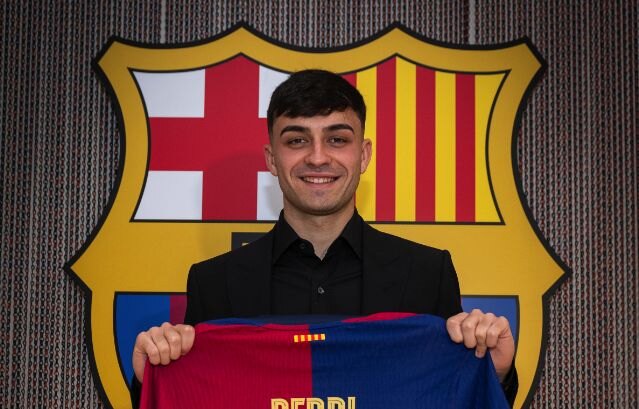 Pedri renueva con el Barcelona hasta 2030