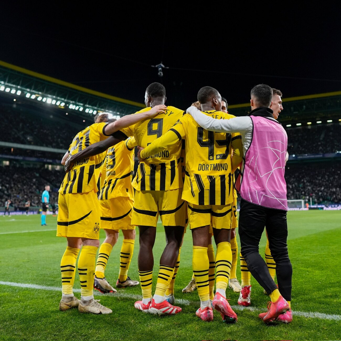 Dortmund conquista Lisboa y pone un pie en los octavos de la Champions League