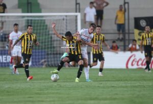 Nacional y Guaraní se enfrentan en un atractivo partido en Barrio Obrero