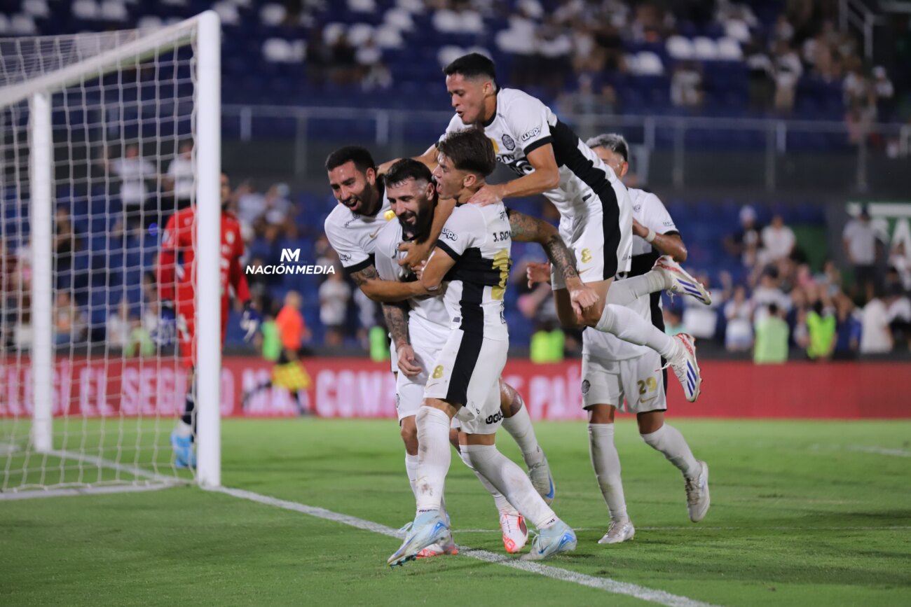 Olimpia sufrió, pero ganó y llega al superclásico en buena racha