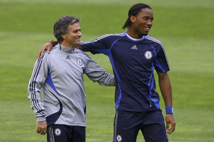 Didier Drogba y Michael Essien defienden a Mourinho, acusado de racismo