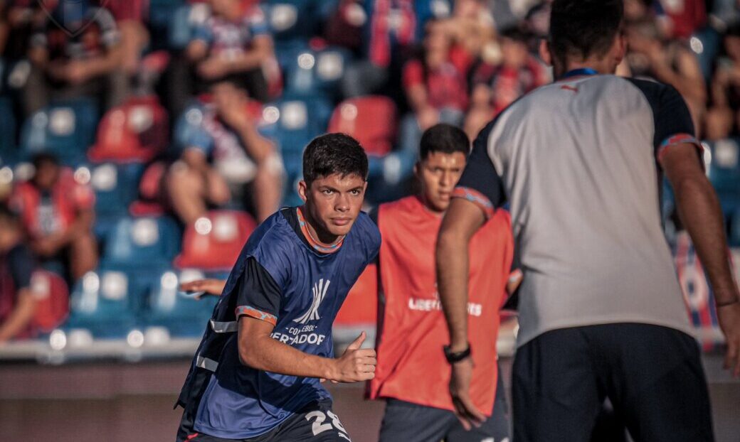 Diego Martínez explicó por qué no es titular Alexis Fariña