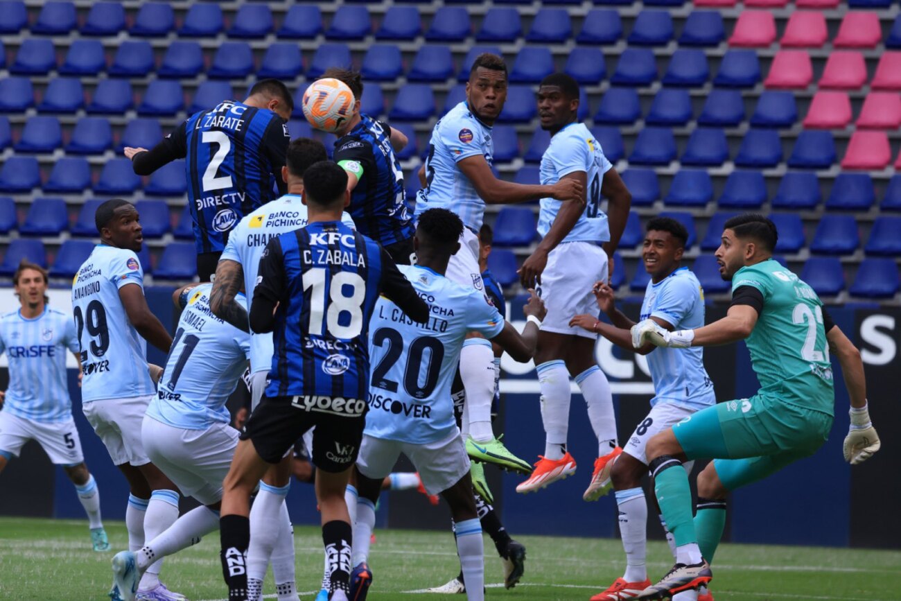 Luis Zárate se hace sentir con un gol en Independiente del Valle