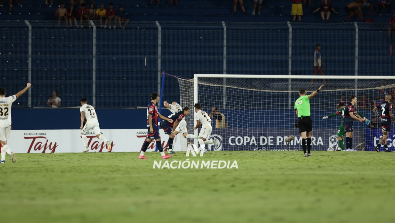 Un oportuno Guaraní castiga en el final y profundiza la crisis en Cerro