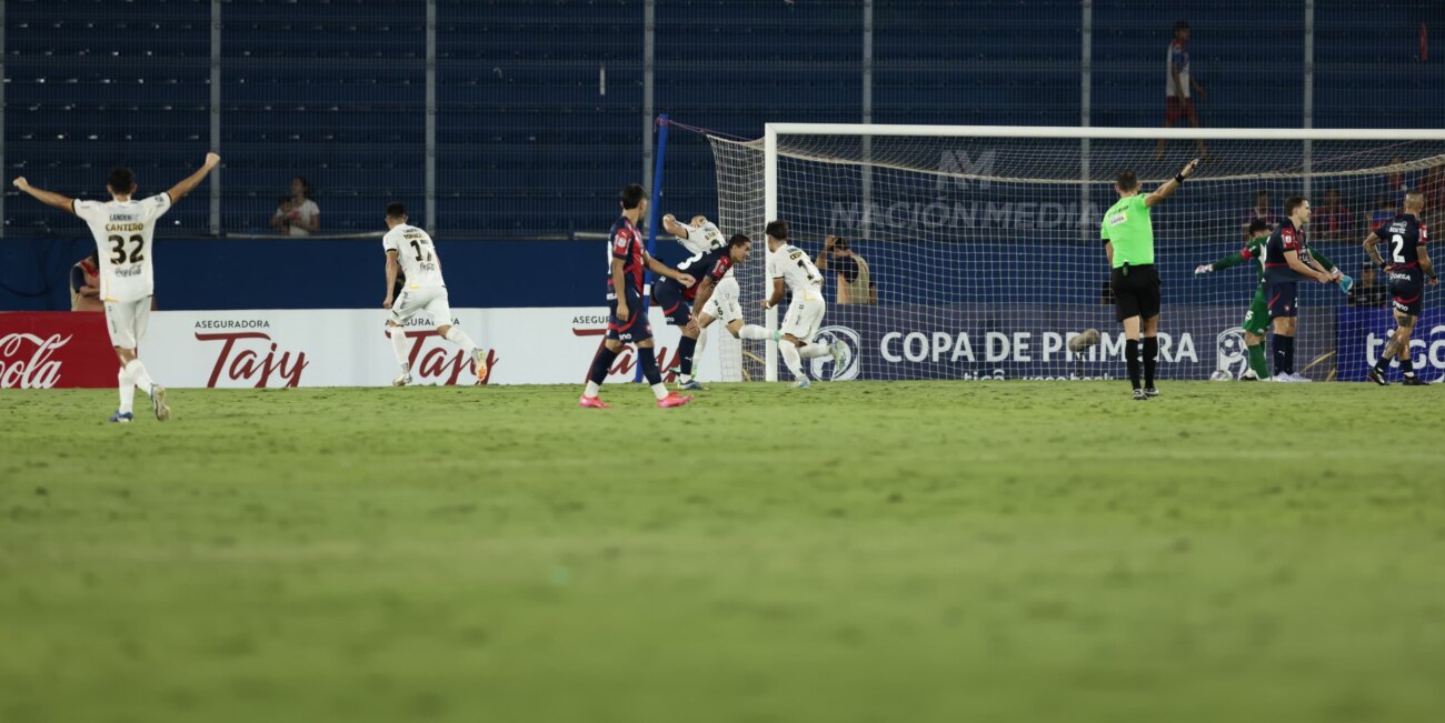 Cerro quedó a 4 partidos de Libertad en solo 7 fechas