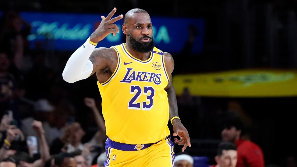 "No sé cuánto más quiero seguir jugando", dice LeBron tras eliminación de Lakers