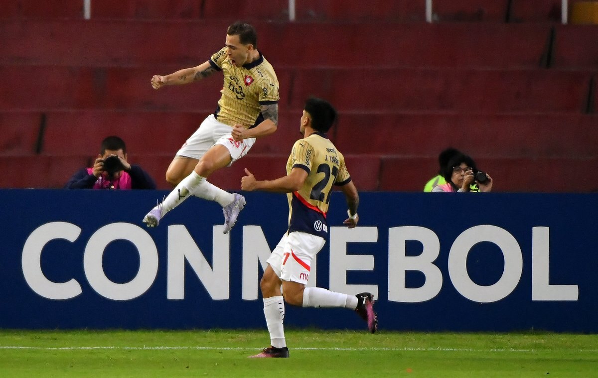 Cerro Porteño golpea a Melgar y queda a un paso de la clasificación