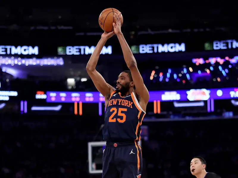 Mikal Bridges anota 28 puntos en triunfo de Knicks sobre Heat en la NBA