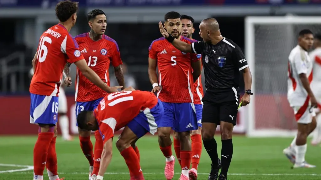 Una figura de Chile podría perderse el partido con Paraguay