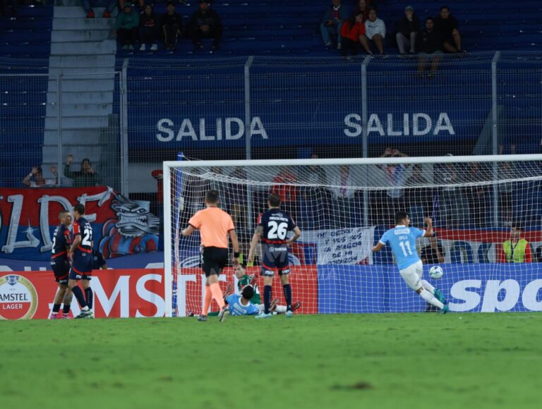 Cerro Porteño se cansó de errar oportunidades y Sporting Cristal lo castigó